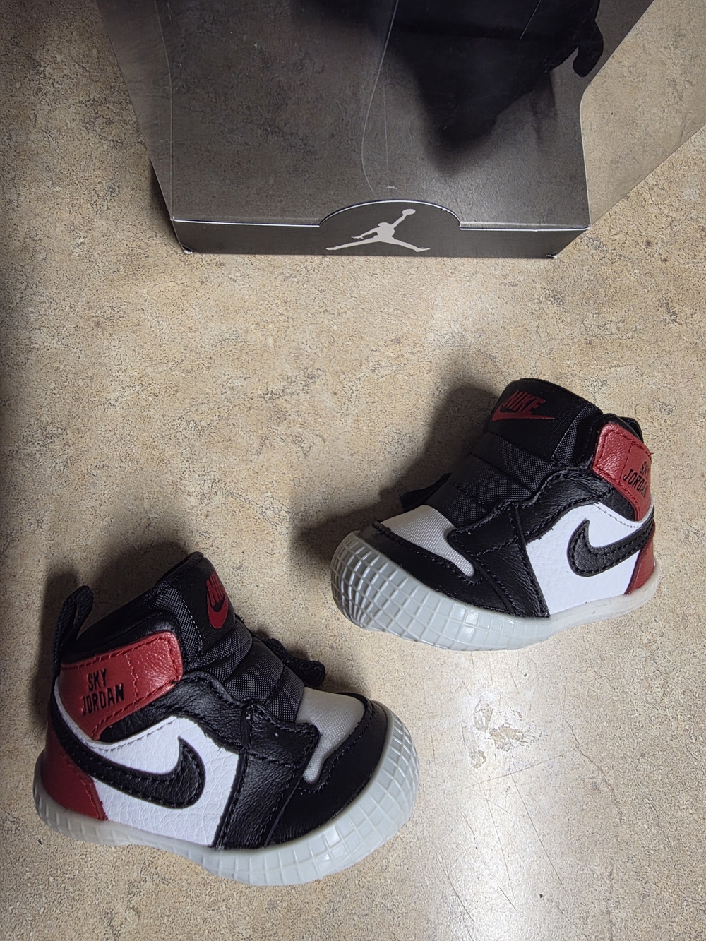 Jordan 1 Crib Bootie Black, White & Red High-Top Sneakers - Picture 2 of 3